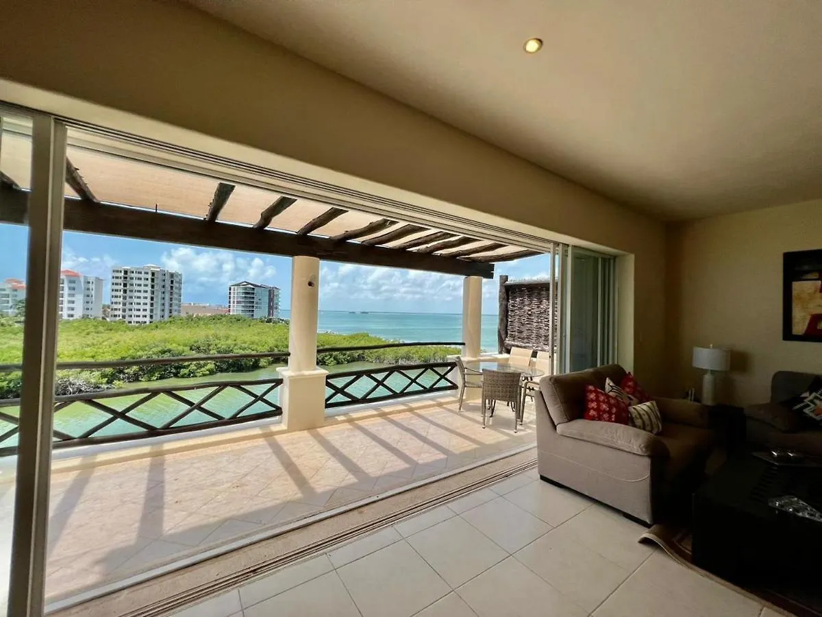 Waterfront Condo Hotel Zone, Pool & Wi-Fi Cancun 0*,  Mexico