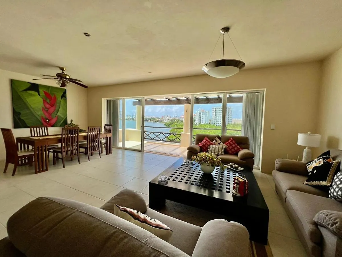 Waterfront Condo Hotel Zone, Pool & Wi-Fi Cancun