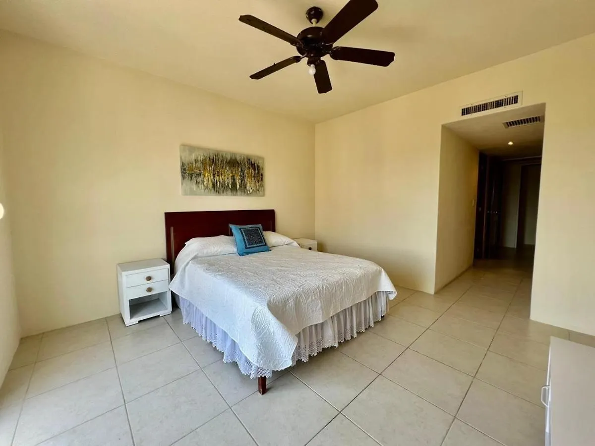 Waterfront Condo Hotel Zone, Pool & Wi-Fi Cancun 0*,