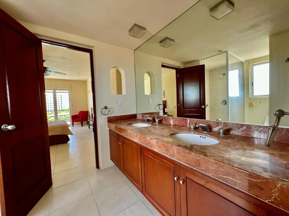 Waterfront Condo Hotel Zone, Pool & Wi-Fi Cancun Mexico