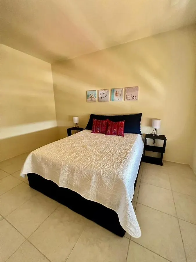 Waterfront Condo Hotel Zone, Pool & Wi-Fi Cancun