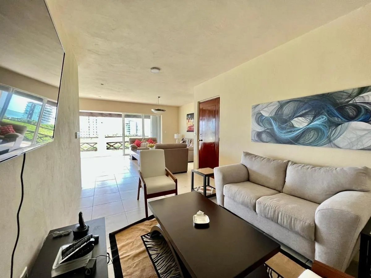 Waterfront Condo Hotel Zone, Pool & Wi-Fi Cancun Apartment